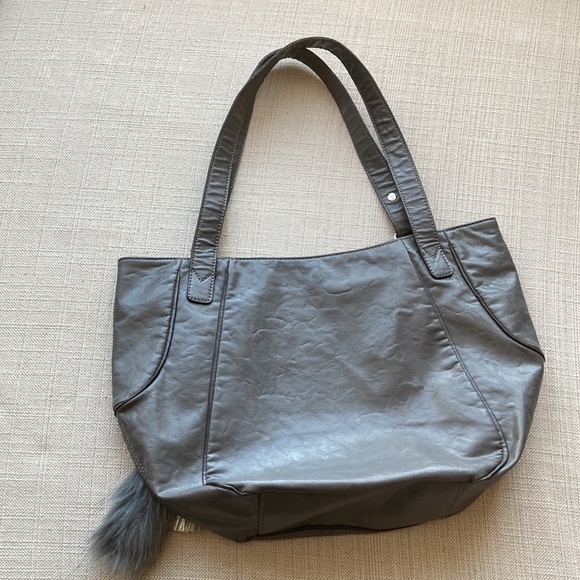 Nine West shoulder bag, grey, two zipper pockets,silver toned hardware, keychain - Picture 6 of 10